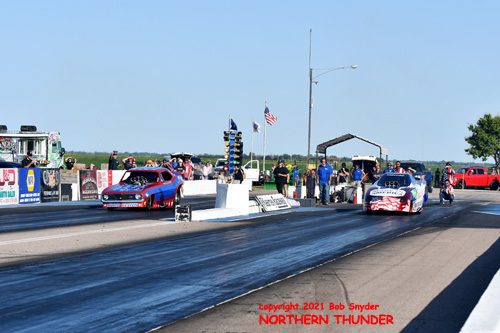Tom Furches - 'Made in America' (right lane) 
vs Dave Gallegos - 'Nitro Clown' (left lane)